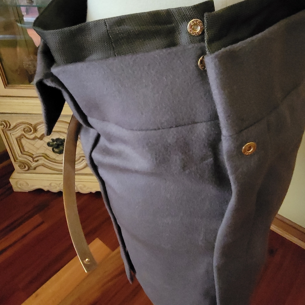 🔥SOLD🔥GUCCI | FALL 2010 RUNWAY GREY MINI SKIRT GOLD BAND - Picture 10 of 14